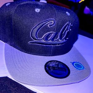 Blk/ grey “Cali” snapback hat brand new